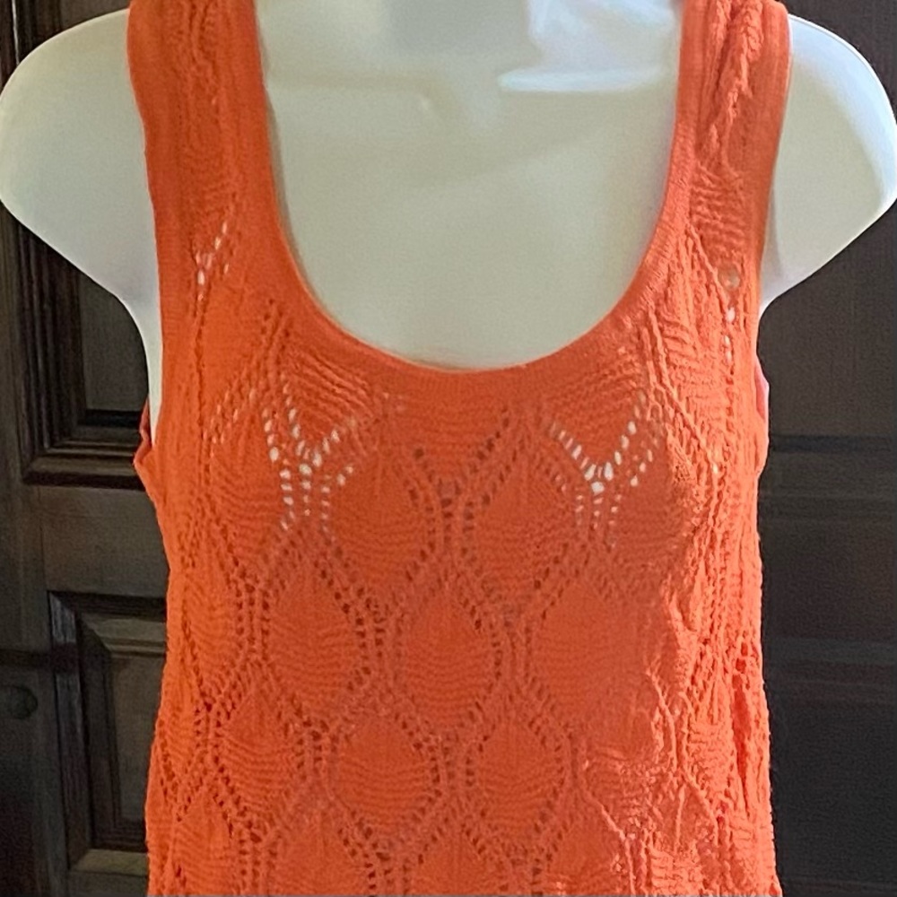 Cable & Gauge Sleeveless Top Like New - Picture 3 of 7